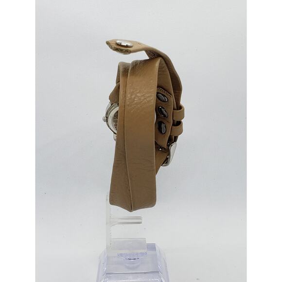 La Mer Collections women's watch. Wrap around cream band with silver accents - Picture 5 of 9